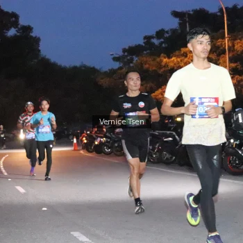 Runner Photo 3713643