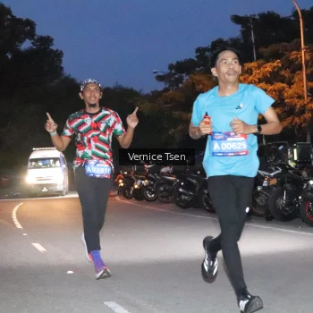 Runner Photo 3713846