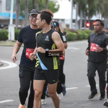 Runner Photo 3714376