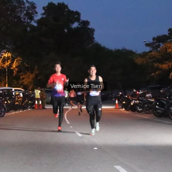 Runner Photo 3714993