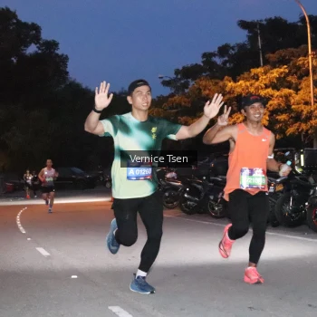 Runner Photo 3715453
