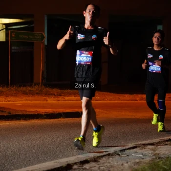 Runner Photo 3715565