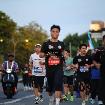 Runner Photo 3715875