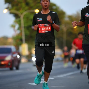 Runner Photo 3715935