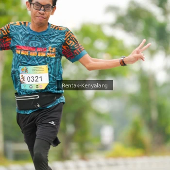 Runner Photo 3716003