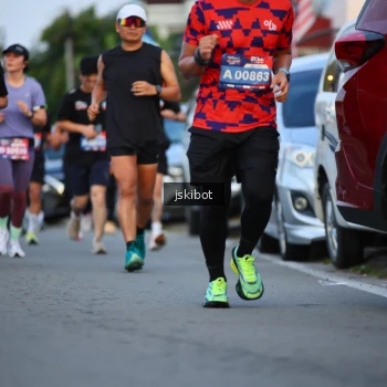 Runner Photo 3716025
