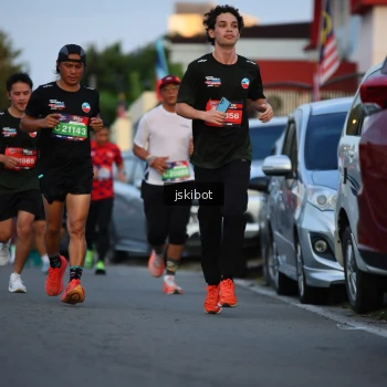 Runner Photo 3716109