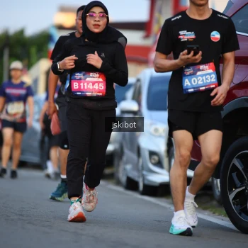 Runner Photo 3716598