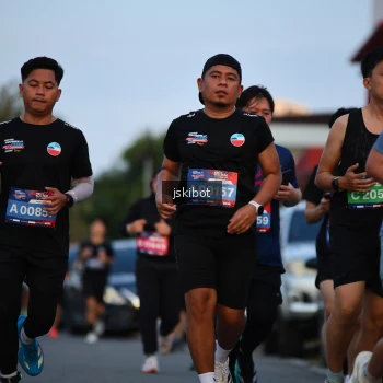 Runner Photo 3716649