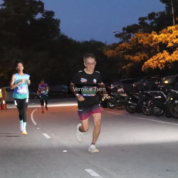 Runner Photo 3716711