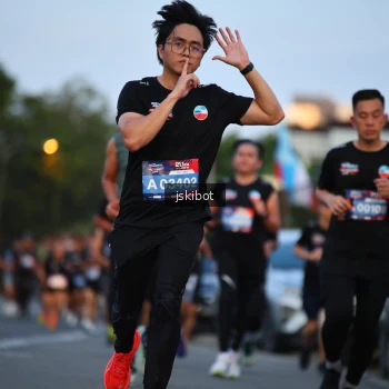 Runner Photo 3716875