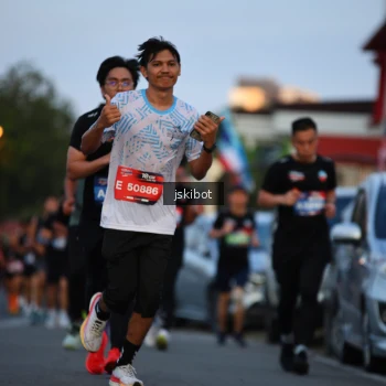 Runner Photo 3716899