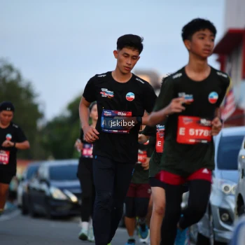 Runner Photo 3717347