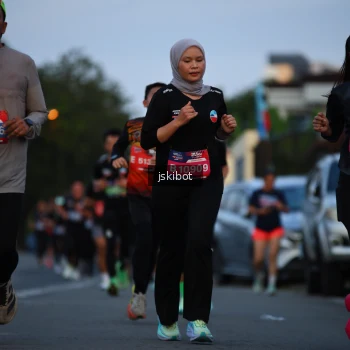 Runner Photo 3718135