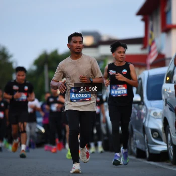 Runner Photo 3718693