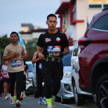 Runner Photo 3718695