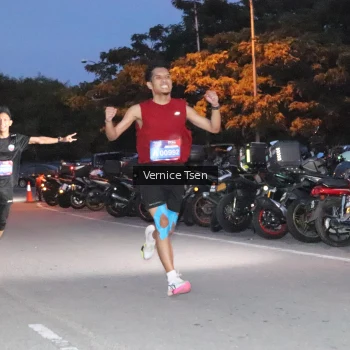 Runner Photo 3719535