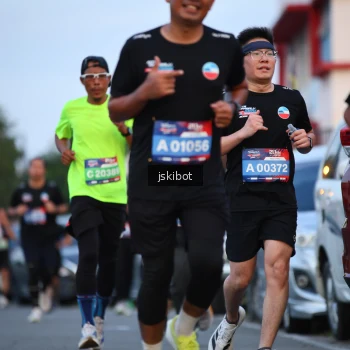 Runner Photo 3719643