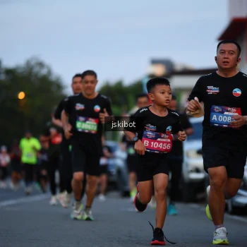Runner Photo 3719765