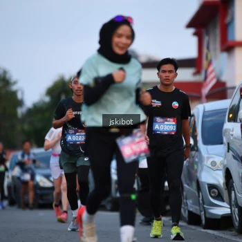 Runner Photo 3721725