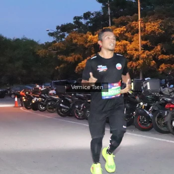 Runner Photo 3722660