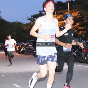 Runner Photo 3723580