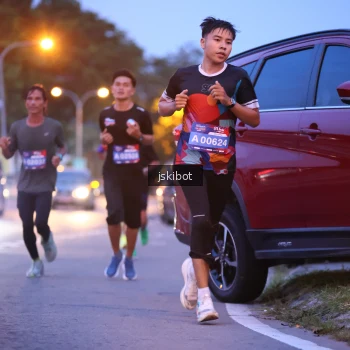 Runner Photo 3732671