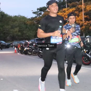 Runner Photo 3733525