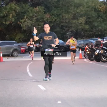 Runner Photo 3733996
