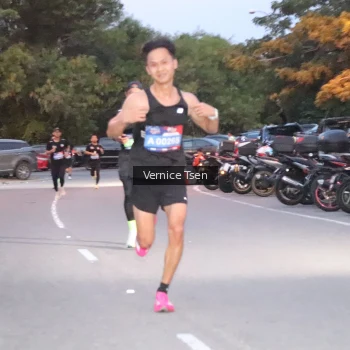 Runner Photo 3734415