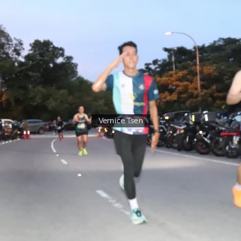 Runner Photo 3735802