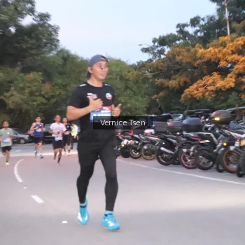 Runner Photo 3736695