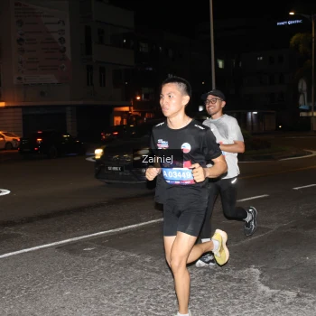 Runner Photo 3737373