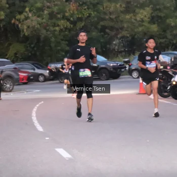 Runner Photo 3737635