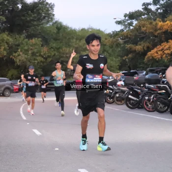 Runner Photo 3741713