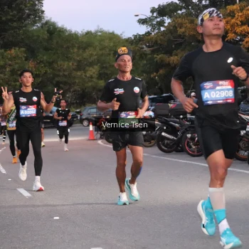 Runner Photo 3742996