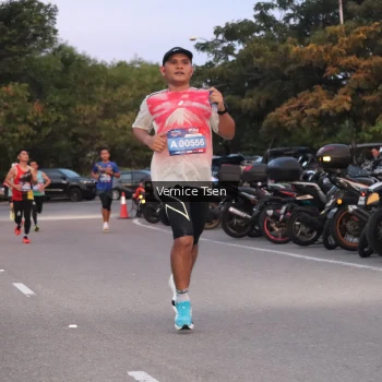 Runner Photo 3744993