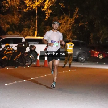 Runner Photo 3749178