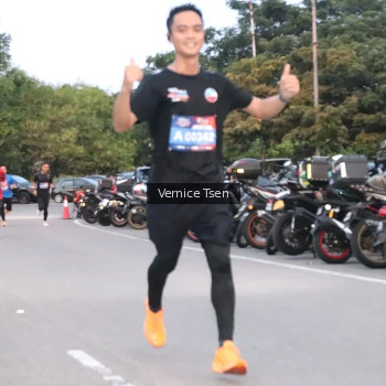 Runner Photo 3749453