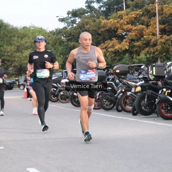 Runner Photo 3749864