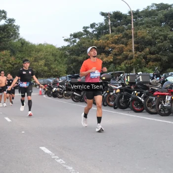 Runner Photo 3751002