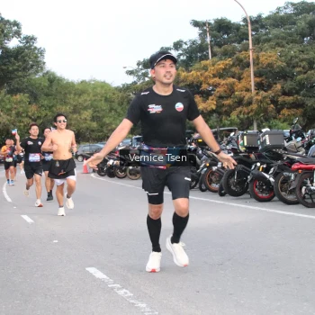 Runner Photo 3751181