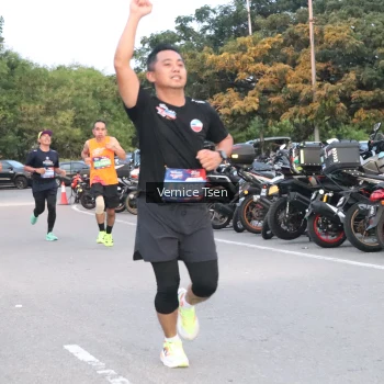 Runner Photo 3751387