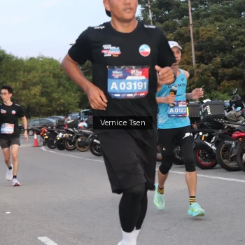 Runner Photo 3752465
