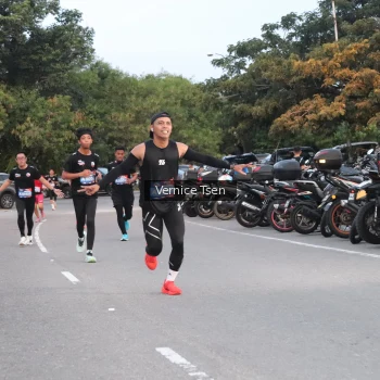 Runner Photo 3752753