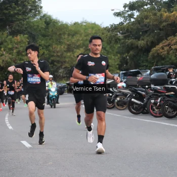 Runner Photo 3756915