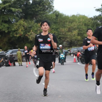 Runner Photo 3757032