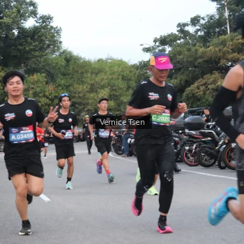 Runner Photo 3757714