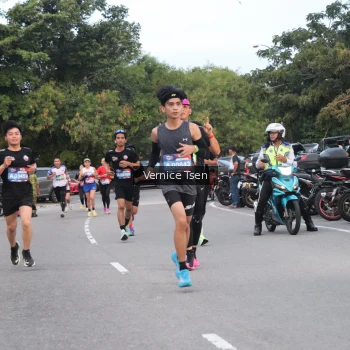 Runner Photo 3757717