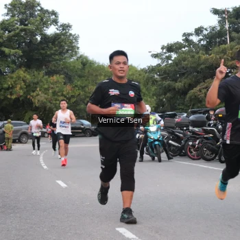 Runner Photo 3758424
